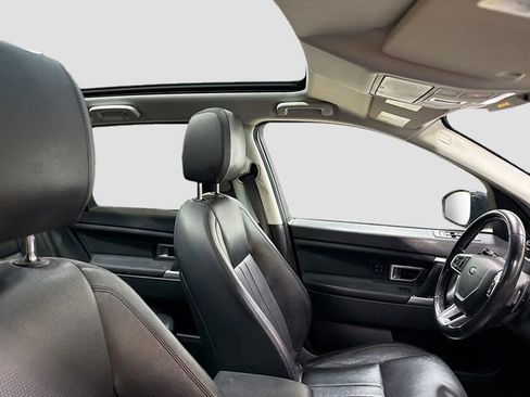 Used 2018 Land Rover Discovery Sport HSE image 31