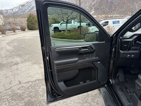 Used 2024 GMC Sierra 1500 AT4 w/ Technology Package AWD/4WD image 10