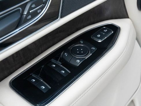 Used 2019 Lincoln Navigator Select w/ Technology Package RWD image 23