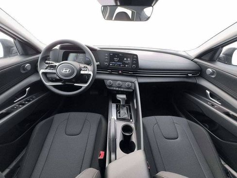 New 2026 Hyundai Elantra SE FWD image 13