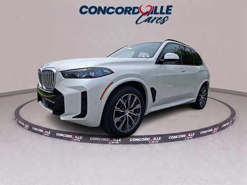Used 2025 BMW X5 xDrive40i w/ M Sport Package AWD/4WD image 3