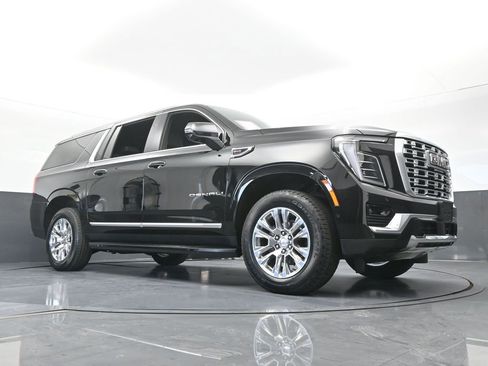 Used 2025 GMC Yukon XL Denali AWD/4WD image 73