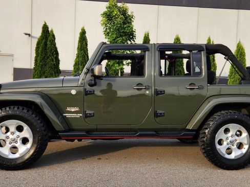 Used 2015 Jeep Wrangler Unlimited Sahara w/ Connectivity Group AWD/4WD image 2