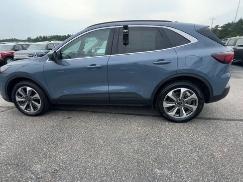 Certified 2025 Ford Escape Platinum w/ Premium Technology Package AWD/4WD image 16