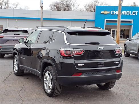Used 2024 Jeep Compass Latitude image 2