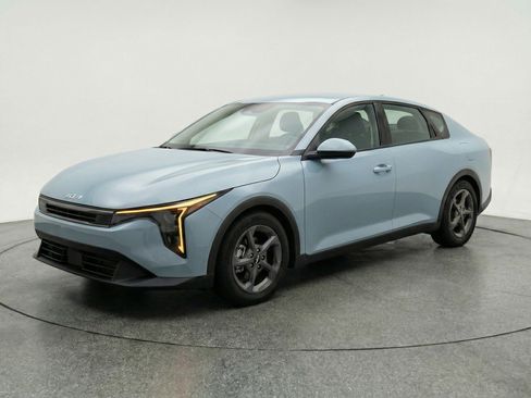 Used 2025 Kia K4 FWD image 3