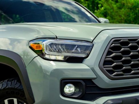 Used 2022 Toyota Tacoma TRD Off-Road AWD/4WD image 4