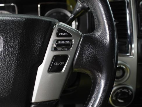 Used 2018 Nissan Titan SV w/ SV Convenience Package image 13