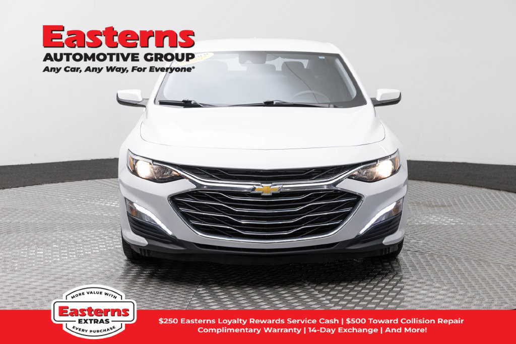 Used 2025 Chevrolet Malibu LT FWD image 3