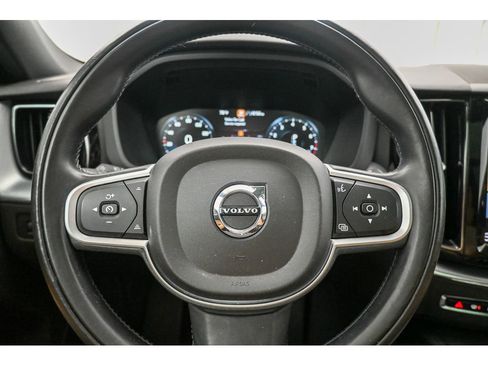 Used 2018 Volvo XC60 T6 Momentum w/ Vision Package image 38