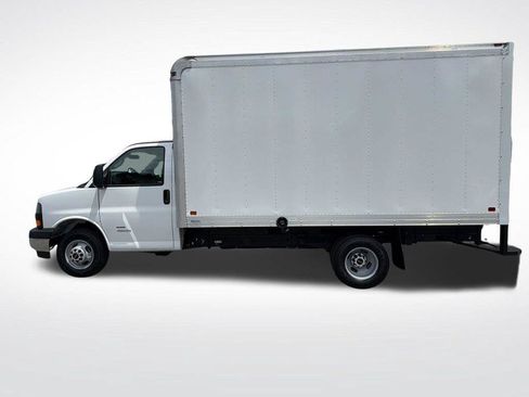 New 2026 GMC Savana 4500 w/ Power Convenience Package RWD image 2