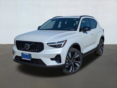 New 2026 Volvo XC40 B5 Ultra w/ Climate Package