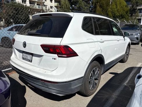 Used 2018 Volkswagen Tiguan SE FWD image 3