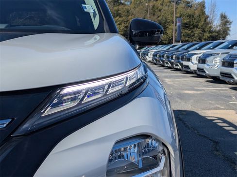 New 2025 Mitsubishi Outlander S image 9