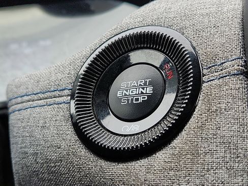 Used 2022 Jeep Compass Latitude w/ Sun and Sound Group image 8