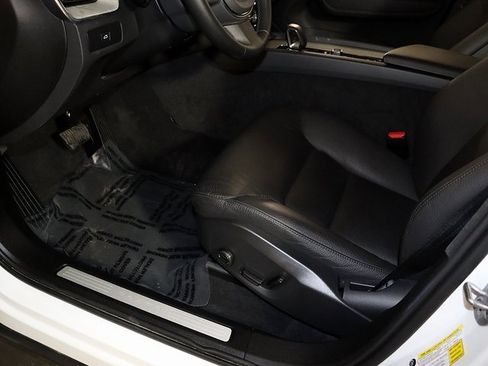 Used 2025 Volvo XC60 B5 Plus image 25