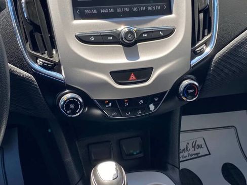 Used 2017 Chevrolet Cruze LS FWD image 15