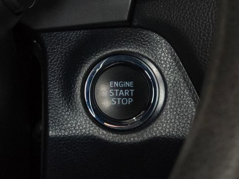 Used 2020 Toyota RAV4 XLE image 27