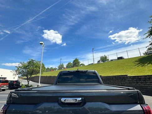 Used 2024 Toyota Tundra Limited AWD/4WD image 8