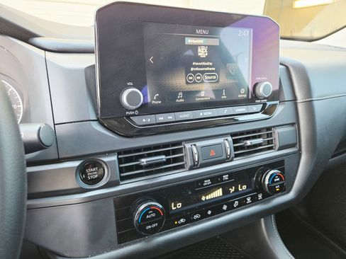 Used 2025 Nissan Pathfinder S FWD image 14
