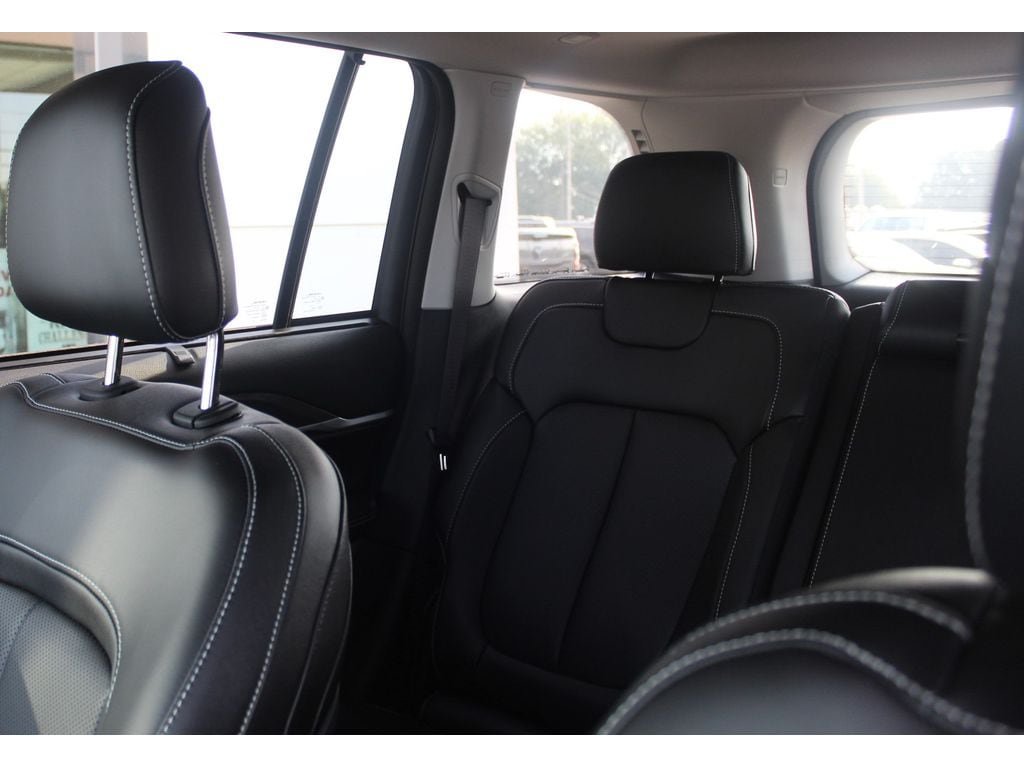 New 2023 Jeep Grand Cherokee Limited w/ Luxury Tech Group II RWD image 20