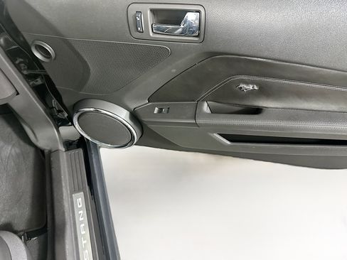 Used 2010 Ford Mustang GT Premium image 27