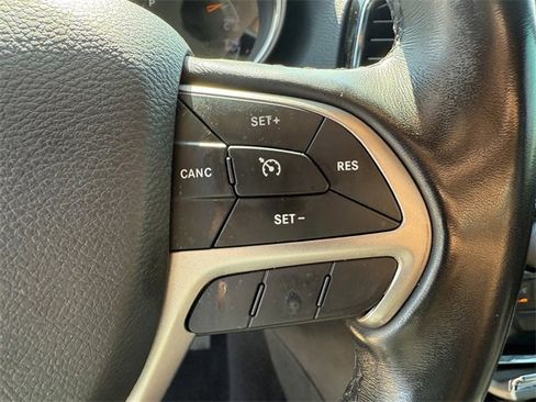 Used 2020 Jeep Grand Cherokee Limited w/ Luxury Group II image 16
