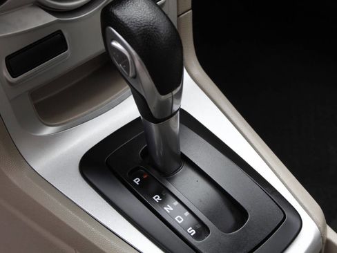 Used 2015 Ford Fiesta SE image 36