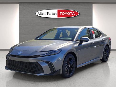 Used 2026 Toyota Camry SE w/ Convenience Package image 3