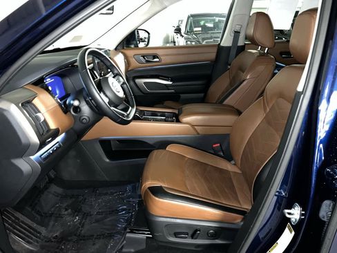 Used 2023 Nissan Pathfinder Platinum image 31