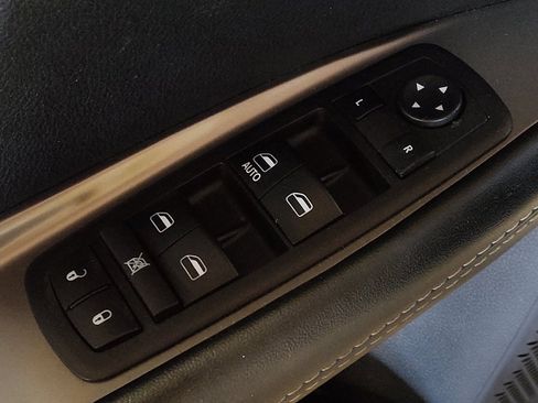 Used 2018 Dodge Journey Crossroad w/ Nav & Sun Group FWD image 27