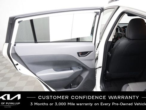 Used 2024 Subaru Crosstrek 2.0i Premium w/ Crosstrek Mirror Package AWD/4WD image 11