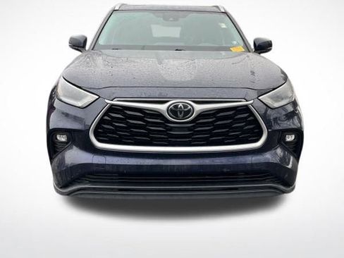 Used 2021 Toyota Highlander XLE image 2