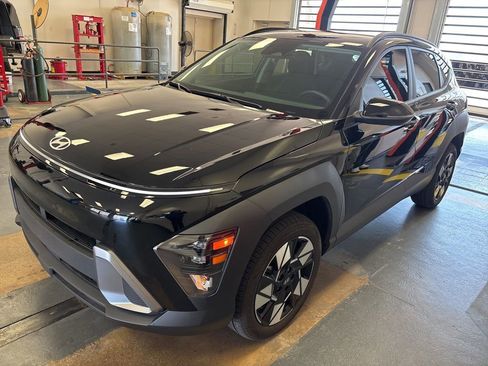Used 2025 Hyundai Kona SEL AWD/4WD image 2