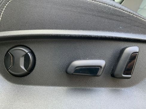 Used 2025 Volkswagen Atlas Cross Sport SE image 22