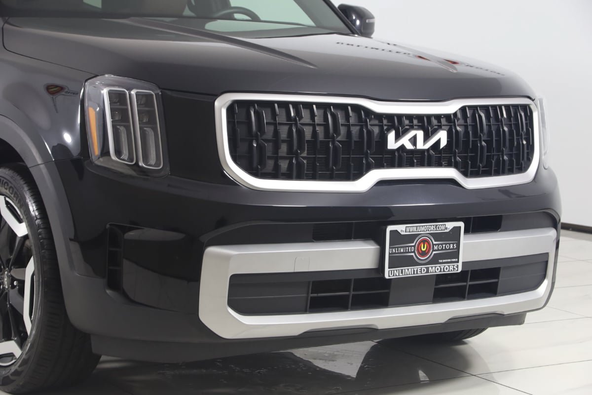 Used 2024 Kia Telluride EX w/ EX Captain's Chair Package FWD image 40