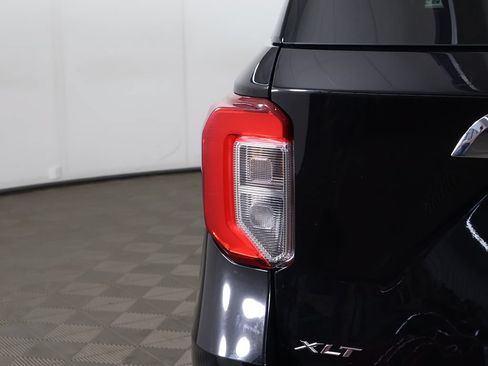 Used 2023 Ford Explorer XLT AWD/4WD image 14