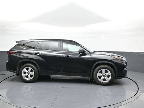 Certified 2025 Toyota Highlander LE AWD/4WD image 5