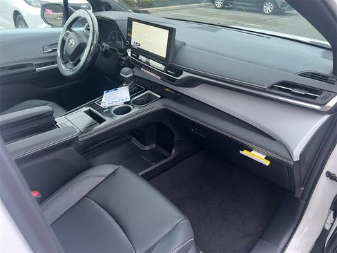 New 2026 Toyota Sienna XSE image 16