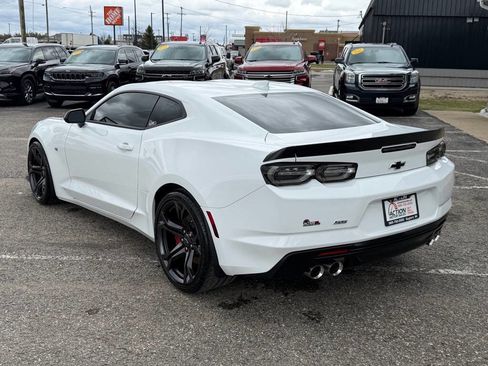 Used 2020 Chevrolet Camaro SS RWD image 3