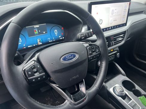 Used 2023 Ford Escape Platinum image 10