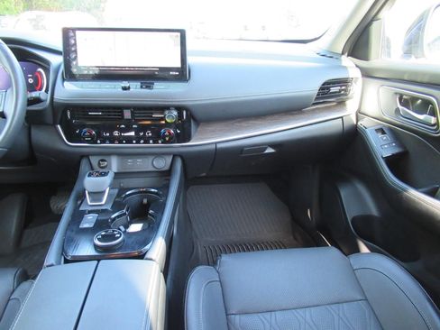 Used 2024 Nissan Rogue Platinum w/ Platinum Premium Package AWD/4WD image 14