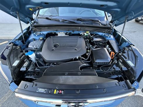 Certified 2024 Volvo XC40 B5 Plus w/ Protection Package Premier image 14