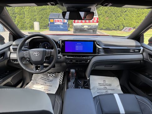 Used 2026 Toyota Camry Hybrid w/ Multimedia Upgrade Package FWD image 15