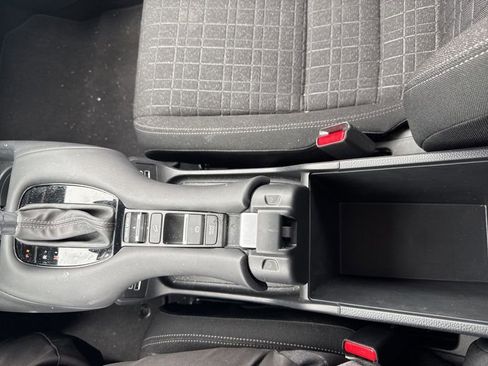 Used 2023 Honda HR-V LX image 17