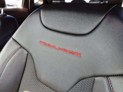 Used 2025 Jeep Compass Trailhawk AWD/4WD image 17