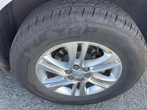 Used 2019 Buick Enclave Essence image 9