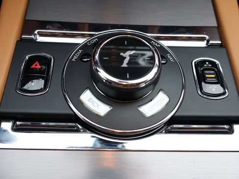 Certified 2019 Rolls-Royce Wraith RWD image 28
