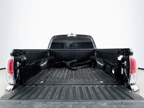 Certified 2021 Toyota Tacoma TRD Off-Road AWD/4WD image 23