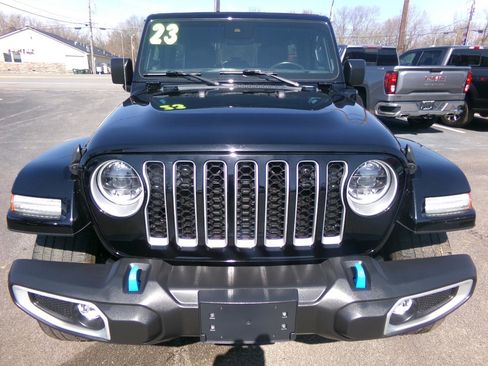 Used 2023 Jeep Wrangler Sahara w/ Cold Weather Group image 8